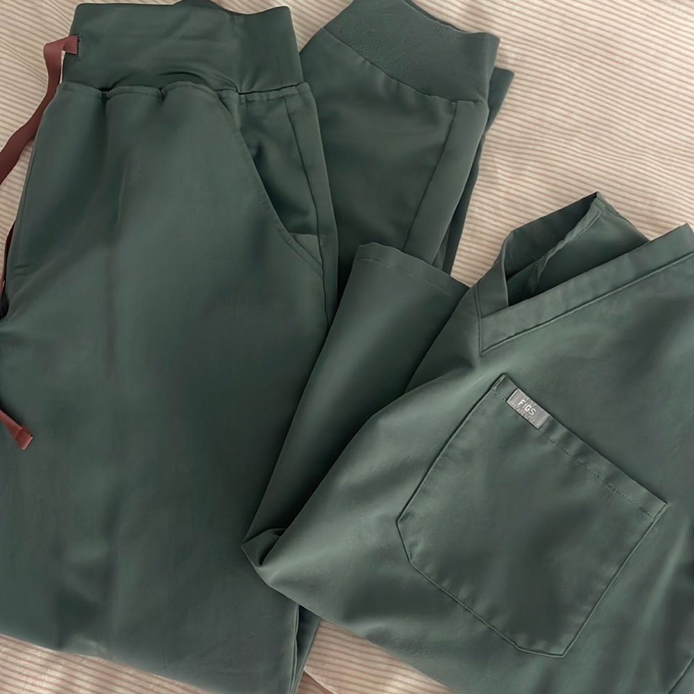 Figs scrub set